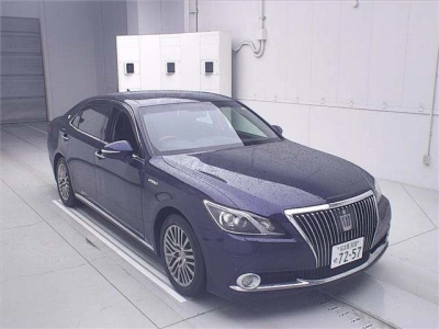 TOYOTA CROWN MAJESTA