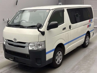 TOYOTA REGIUS VAN