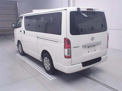 TOYOTA HIACE