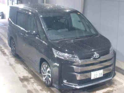 TOYOTA NOAH