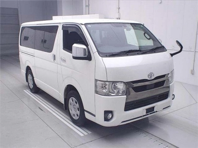 TOYOTA HIACE