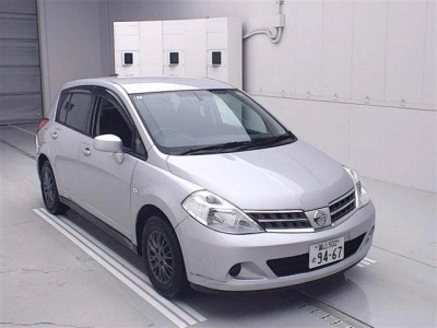 NISSAN TIIDA