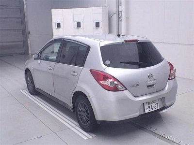NISSAN TIIDA