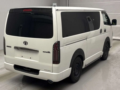 TOYOTA HIACE VAN