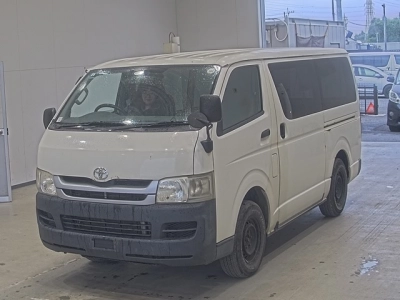 TOYOTA HIACE