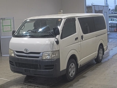TOYOTA HIACE