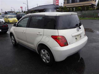 TOYOTA IST