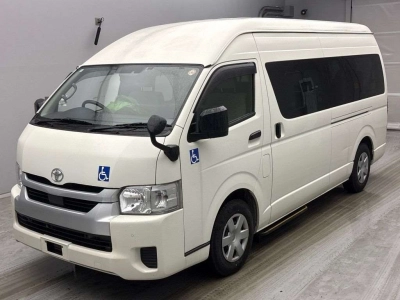 TOYOTA HIACE COMMUTER