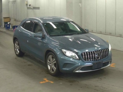 MERCEDES BENZ GLA