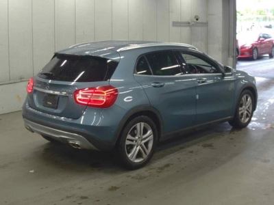 MERCEDES BENZ GLA