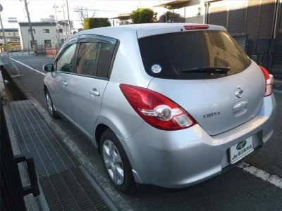 NISSAN TIIDA