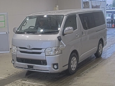 TOYOTA HIACE