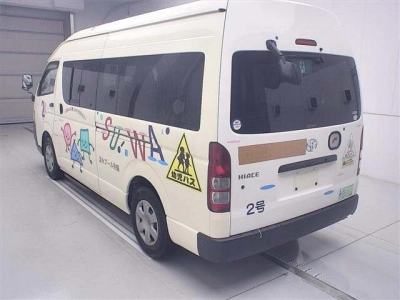TOYOTA HIACE COMMUTER