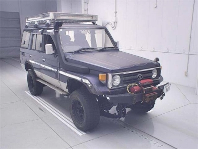 TOYOTA LAND CRUISER 70