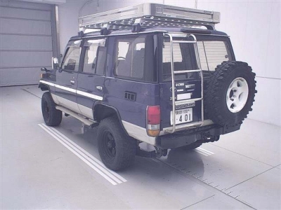 TOYOTA LAND CRUISER 70