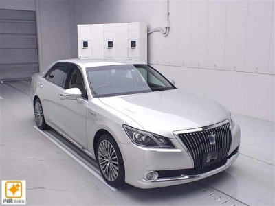 TOYOTA CROWN MAJESTA