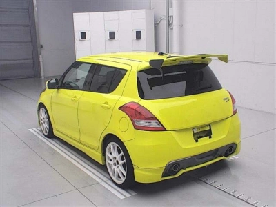 SUZUKI SWIFT
