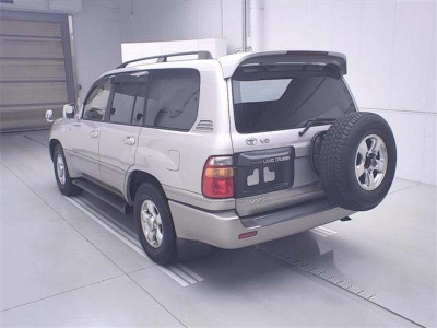 TOYOTA LAND CRUISER 100