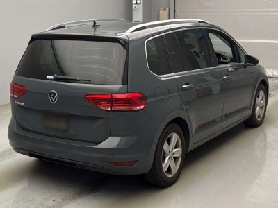 VOLKSWAGEN GOLF TOURAN
