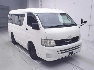 TOYOTA HIACE