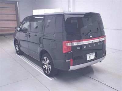 MITSUBISHI DELICA D:5