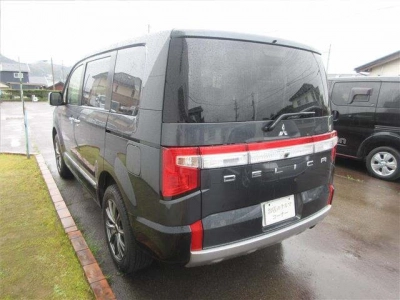 MITSUBISHI DELICA D:5