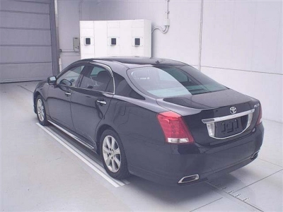 TOYOTA CROWN MAJESTA
