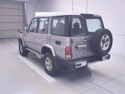 TOYOTA LAND CRUISER 70