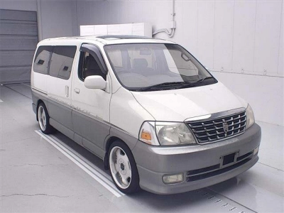 TOYOTA GRAND HIACE