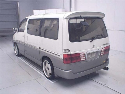 TOYOTA GRAND HIACE