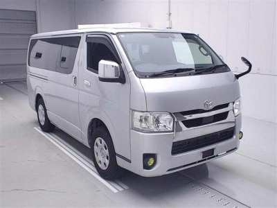 TOYOTA HIACE