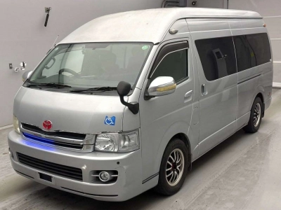 TOYOTA HIACE WAGON