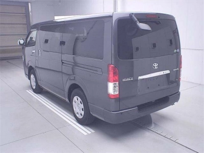 TOYOTA HIACE