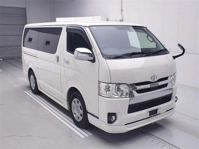 TOYOTA HIACE