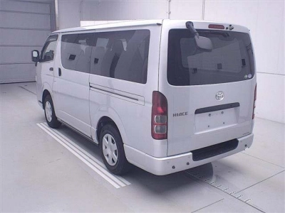 TOYOTA HIACE