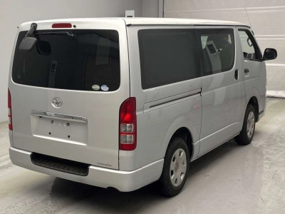 TOYOTA REGIUS VAN