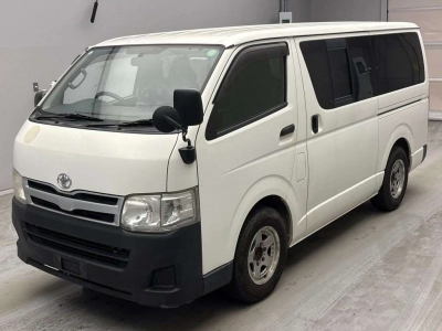 TOYOTA REGIUS VAN