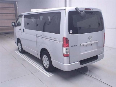 TOYOTA HIACE