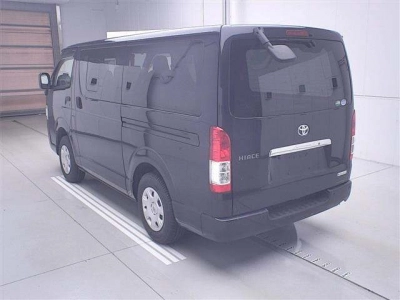 TOYOTA HIACE