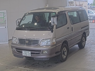 TOYOTA HIACE