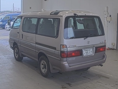 TOYOTA HIACE