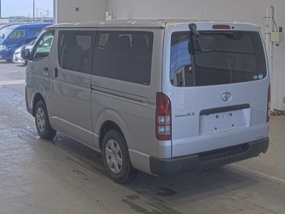 TOYOTA REGIUS ACE