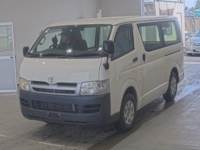 TOYOTA HIACE