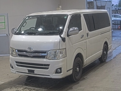 TOYOTA REGIUS VAN