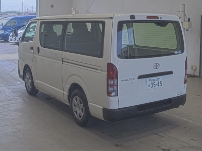 TOYOTA REGIUS ACE