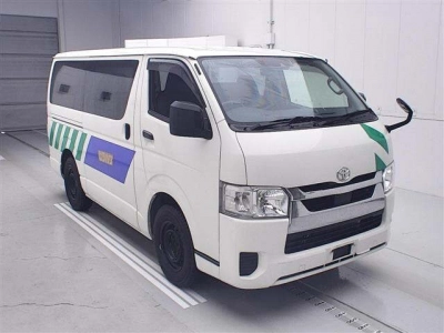 TOYOTA HIACE