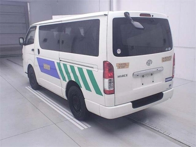 TOYOTA HIACE