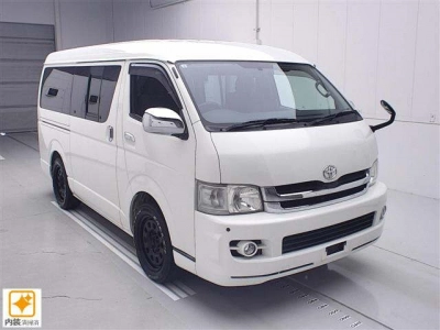 TOYOTA HIACE