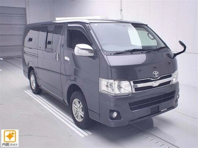 TOYOTA HIACE