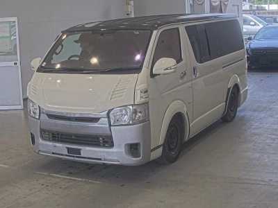 TOYOTA HIACE